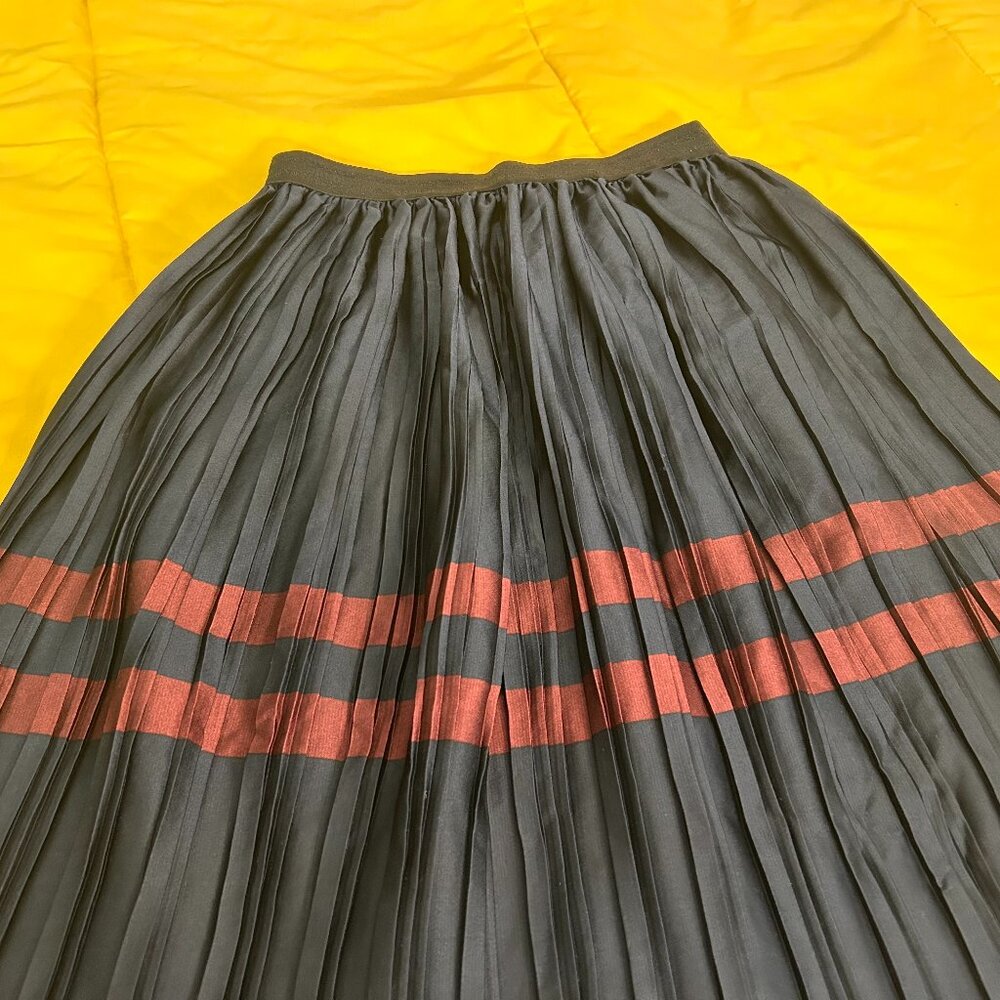 Zara Navy & Cranberry Pleated Chic Color Block Flowy Midi Skirt Size Small